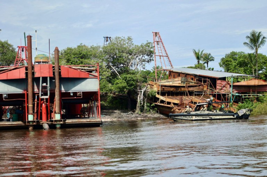 Operação aprende cinco embarcações usadas pelo garimpo ilegal no Amazonas