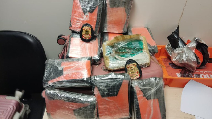 Mulher é presa com 11 kg de maconha em mala no aeroporto de Manaus