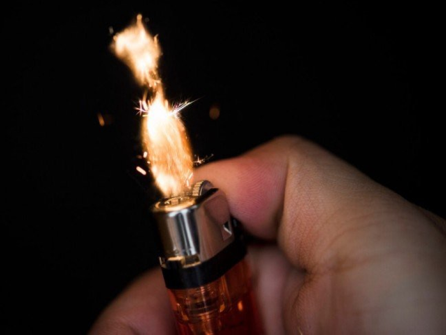 Homem joga gasolina e ateia fogo na esposa em Parintins; filho também fica ferido