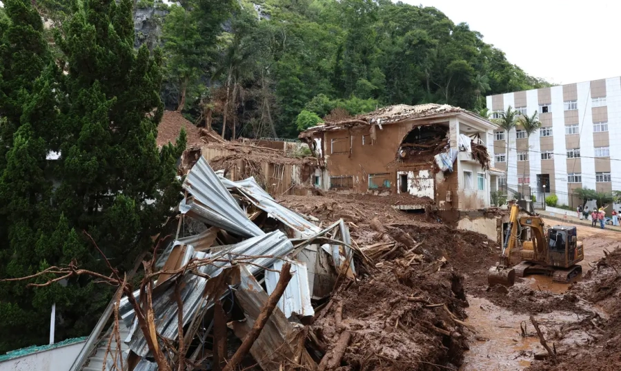 Lula deve sobrevoar áreas afetadas pelas chuvas em MG neste sábado