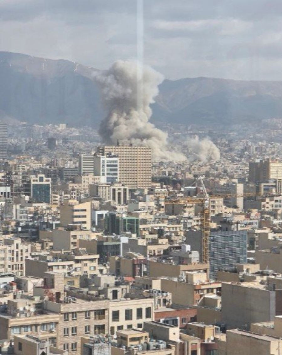 Estados Unidos e Israel bombardeiam Irã