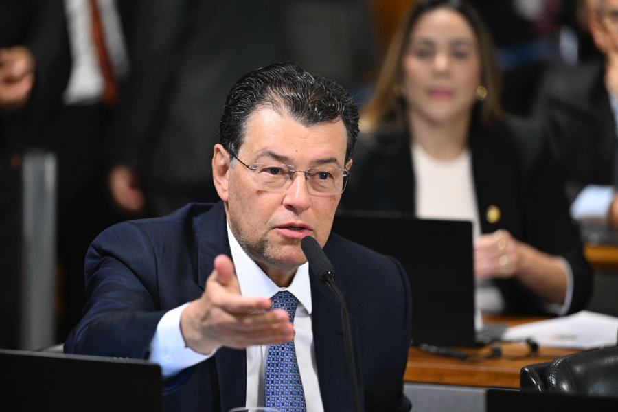 Eduardo Braga apoia aprovação da nova licença-paternidade no Senado