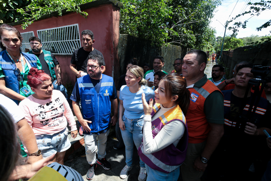 Força-tarefa da Prefeitura de Manaus continua assistindo famílias afetadas pela forte chuva na capital