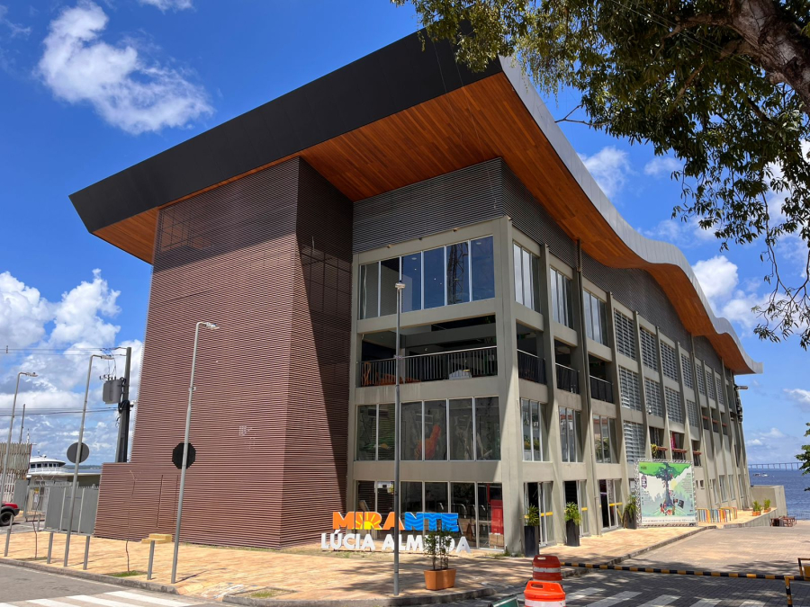 Semana do Quadrinho Nacional de Manaus espera 15 mil visitantes até domingo no mirante Lúcia Almeida