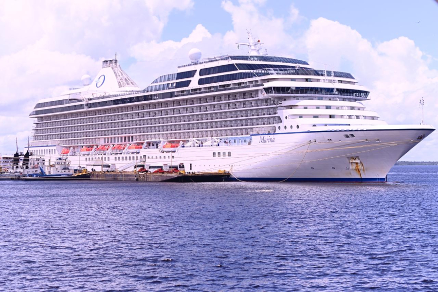 Cruzeiro MS Marina chega ao porto de Manaus e fortalece economia local