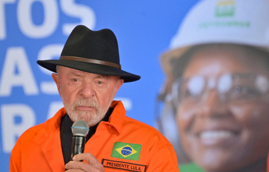 Lula defende que Petrobras tenha distribuidoras e se diz 