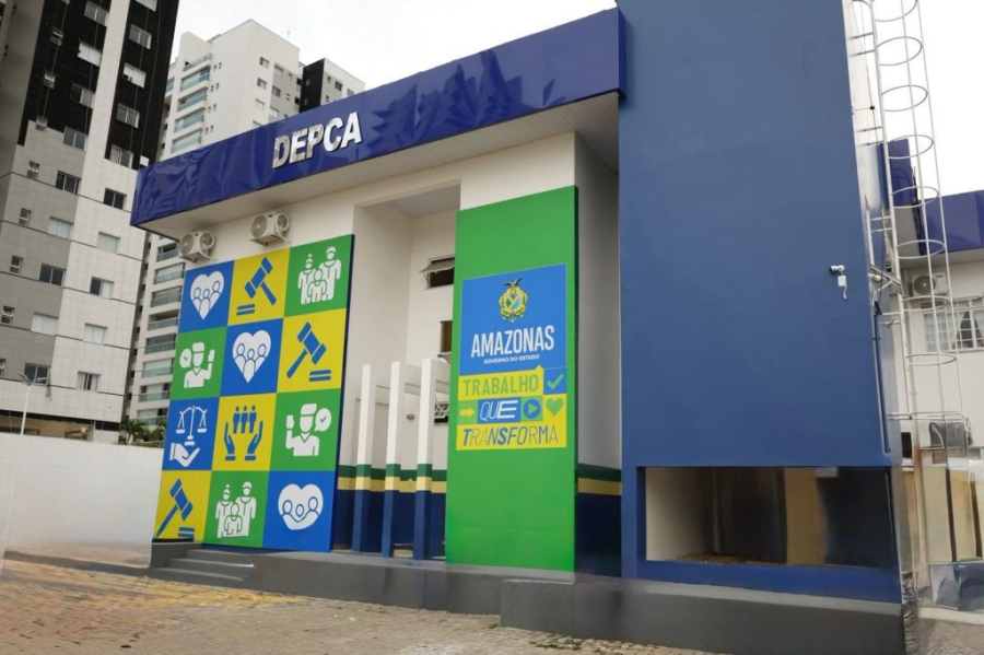 Menina é resgatada após ser abandonada em rua da Zona Oeste de Manaus