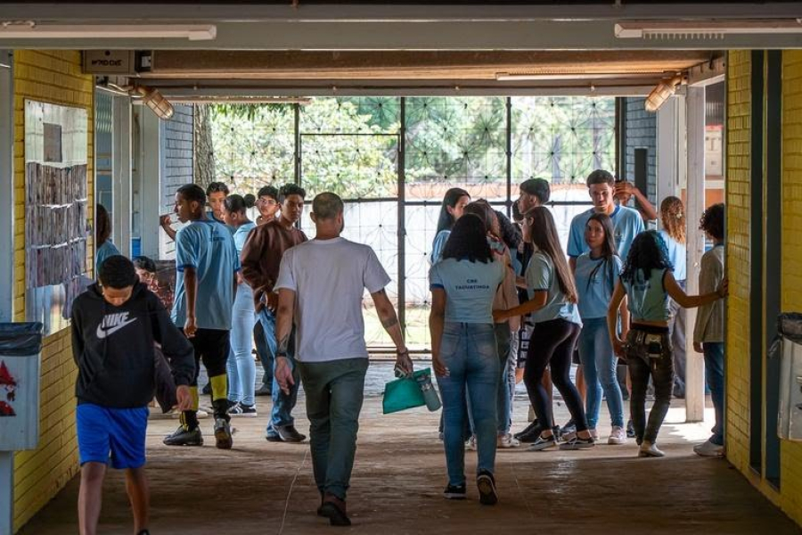 Após dois anos de Pé-de-Meia, abandono escolar no AM cai 47%