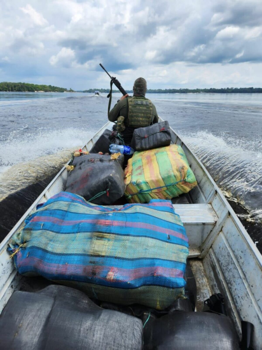 Rotas fluviais fortalecem tráfico e elevam violência no Amazonas, diz estudo