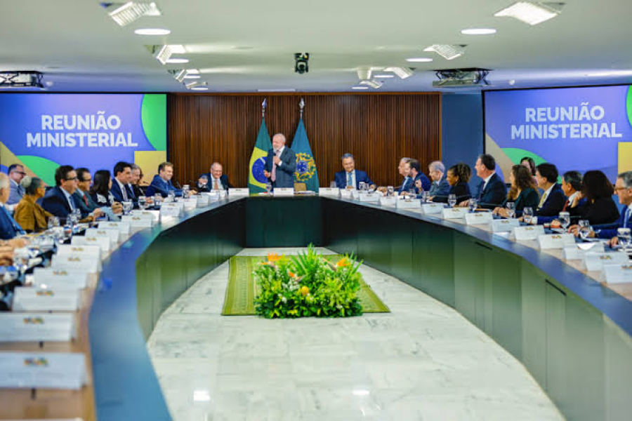 Dezessete ministros deixam governo para disputar eleições de 2026