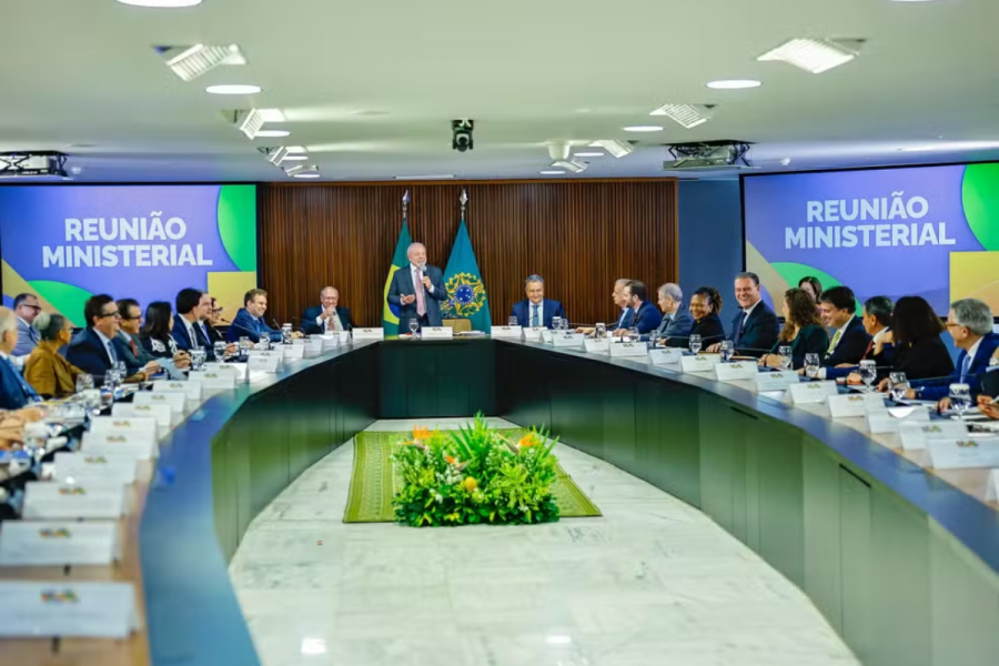 Dezessete ministros deixam governo para disputar eleições de 2026