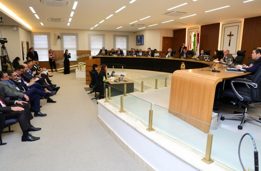 TCE-AM mantém condenações e multas contra gestores de três municípios do Amazonas