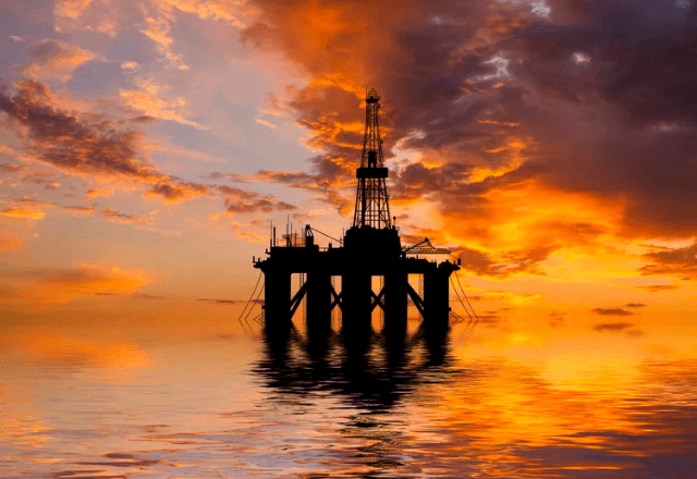 Petróleo salta quase 3% após Trump sinalizar colapso de cessar-fogo com Irã