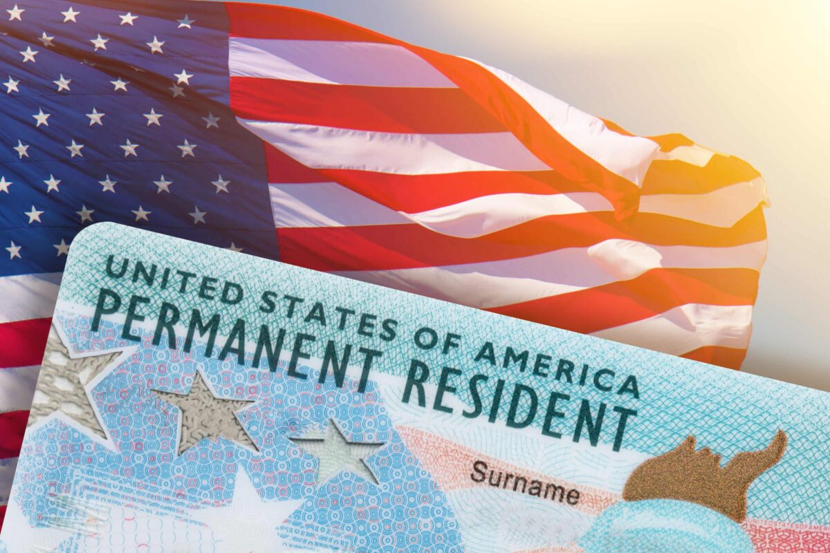 Governo Trump endurece regras: estrangeiros terão de deixar os EUA para pedir Green Card