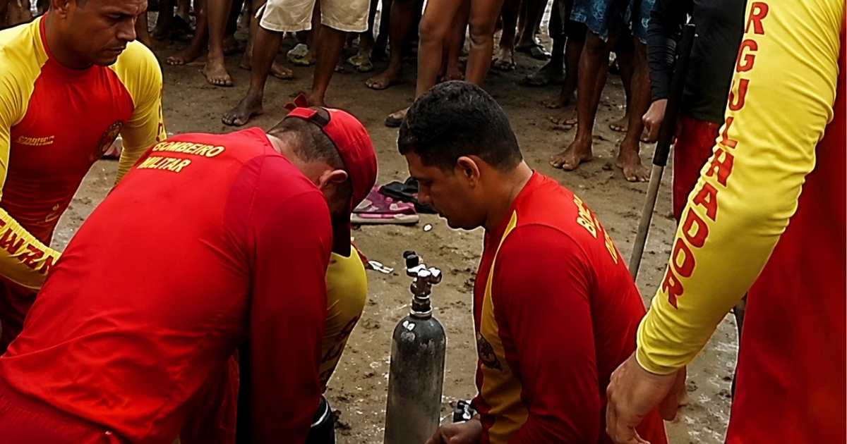 Jovem morre após se afogar na Praia da Ponta Negra, em Manaus