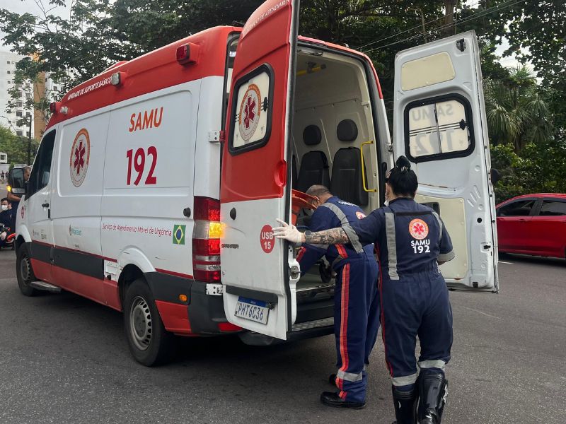 Duas pessoas ficam feridas após colisão entre carro e moto na AM-070
