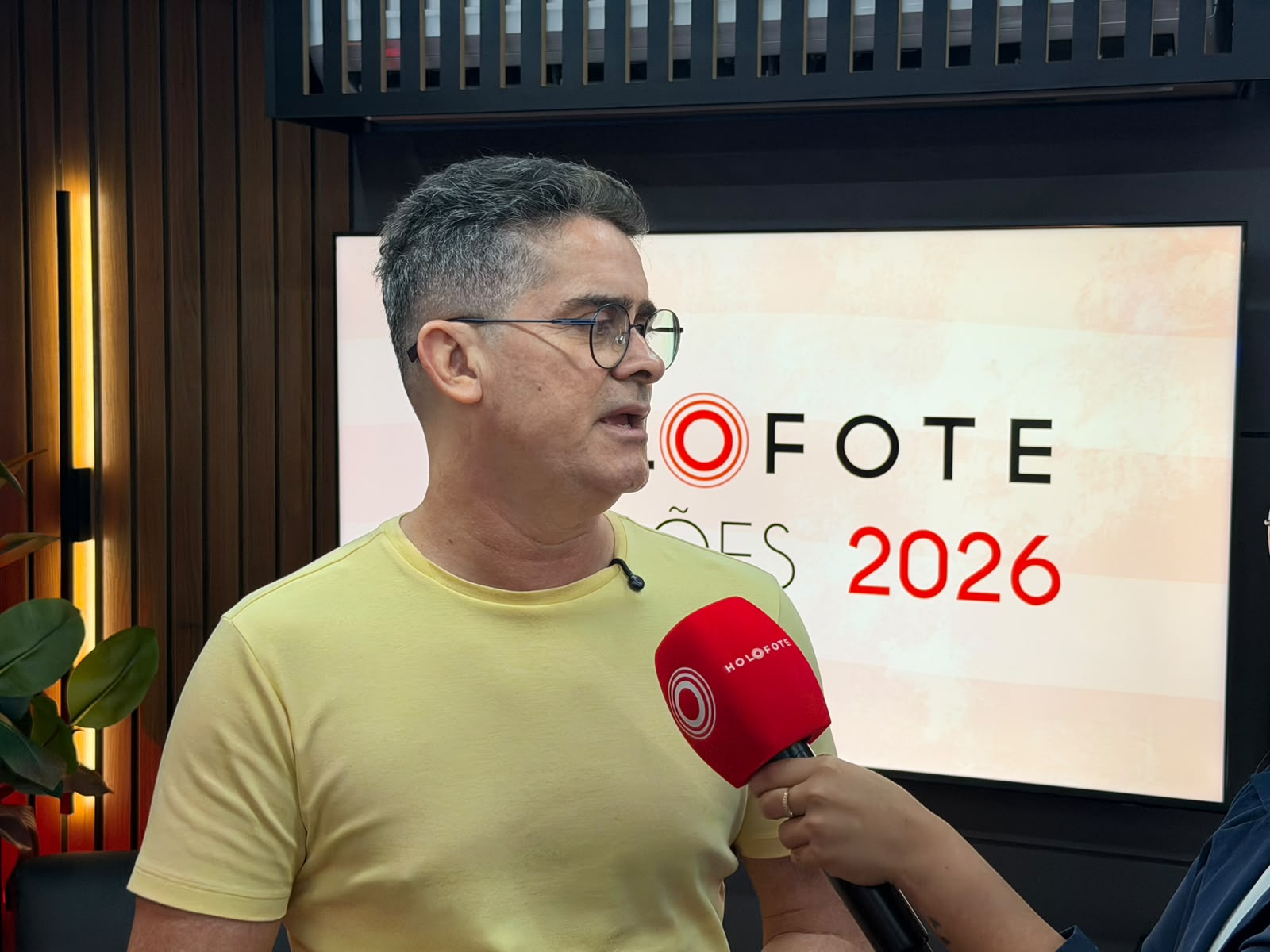 Ao Holofote Play, David Almeida propõe programa de asfaltamento de vias no interior do AM