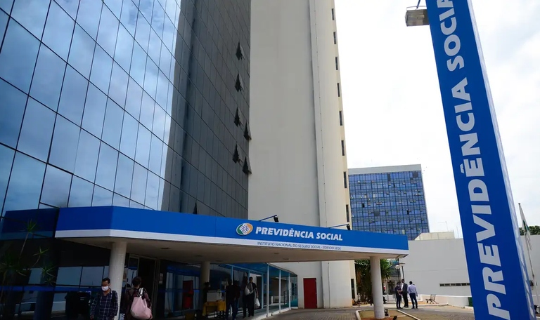 Justiça libera R$ 2,7 bilhões em atrasados do INSS para 173 mil segurados