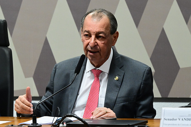 Suplente do PT pode assumir cadeira de Omar Aziz no Senado a partir de 2027