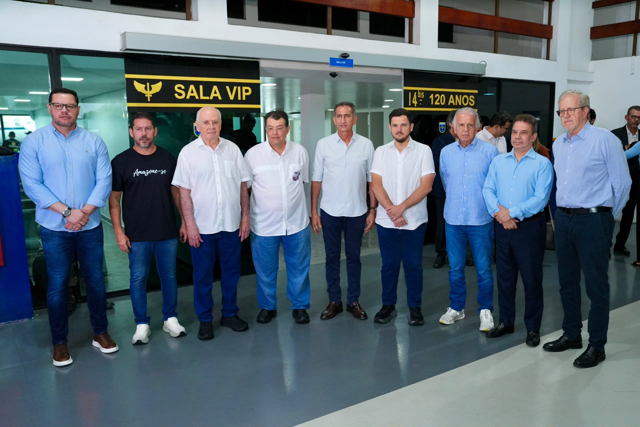 Câmeras Prefeito Renato Junior e senador Eduardo Braga recebem ministros e governo federal amplia para 16 as aeronaves de combate às queimadas