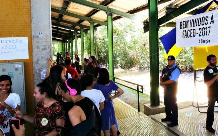 Cancelamento e atrasos marcam o segundo dia de votação para reitor da UFAM