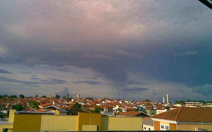 Família é feita refém durante roubo em condomínio de luxo em Manaus