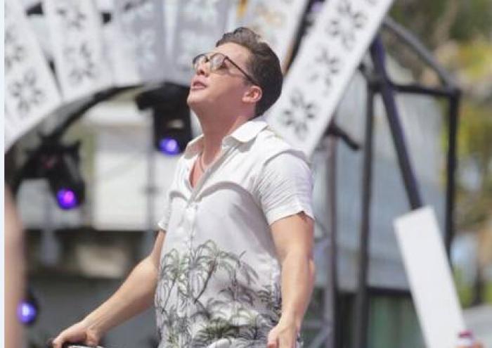 Wesley Safadão corta cabelo e estreia novo visual durante gravação de DVD em Miami