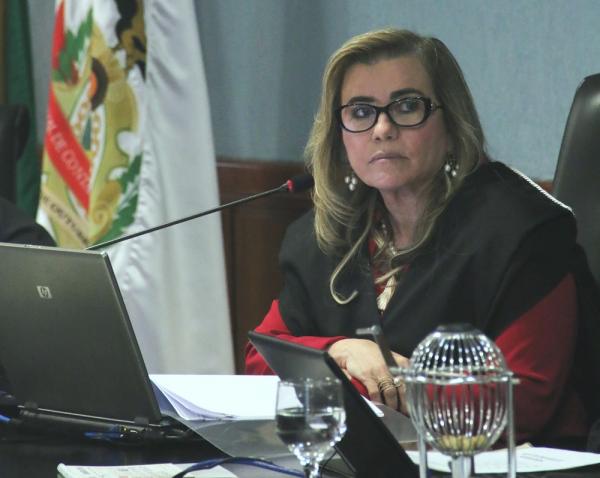  TCE suspende contrato da Susam para fornecimento de refeições hospitalares