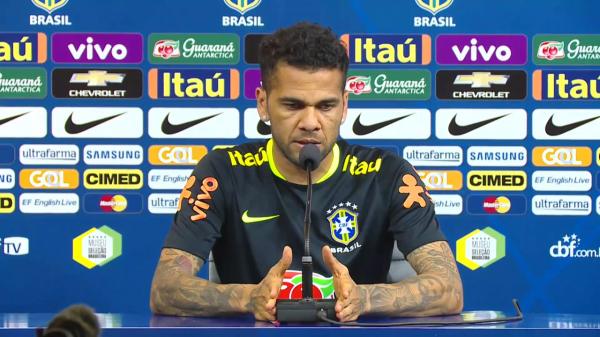 Craque Daniel Alves está fora da Copa do Mundo